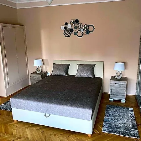 Sarga-haz 4*